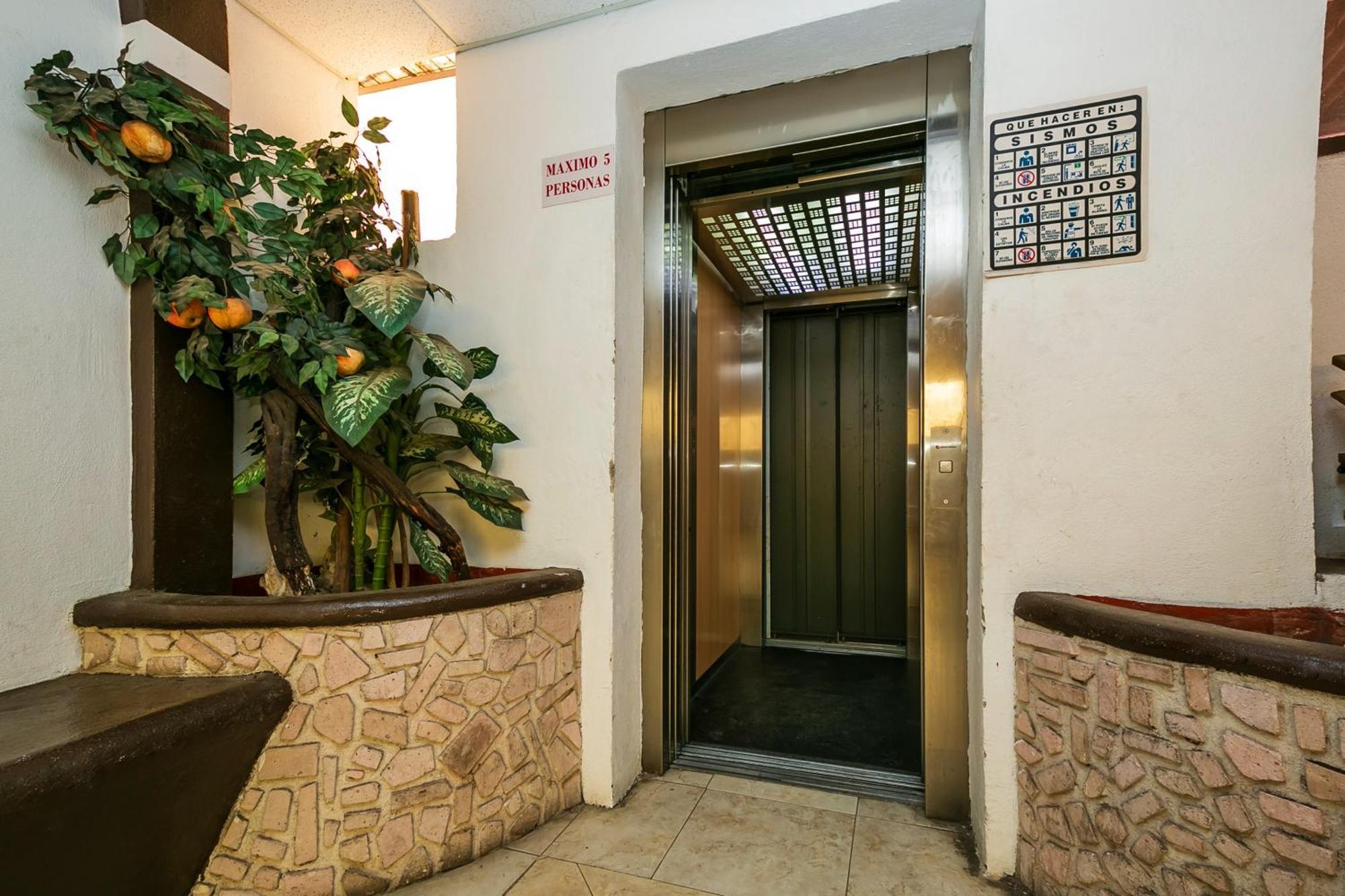 Capital O Hotel Victoria 모렐리아 외부 사진